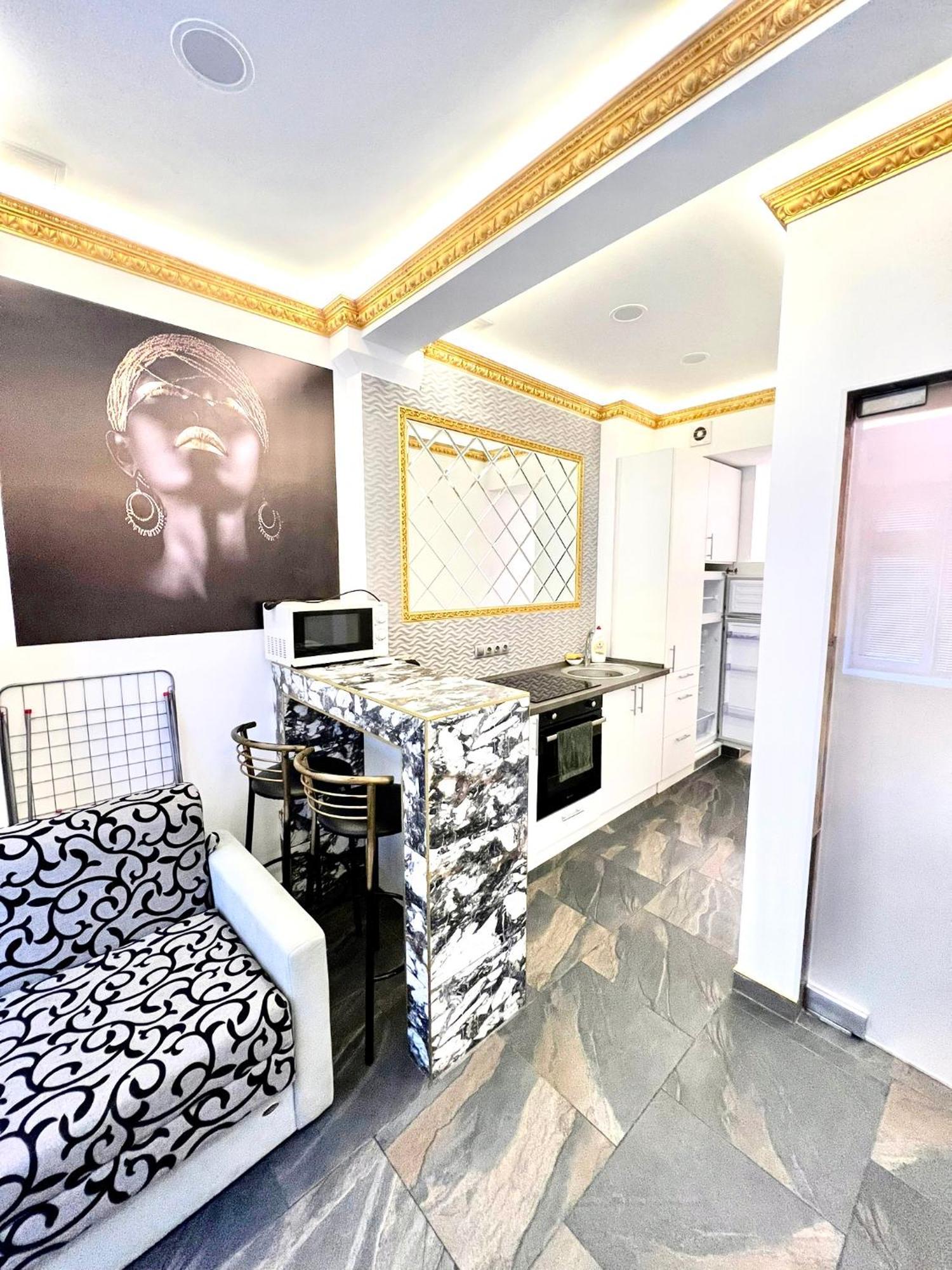 Main Center Apartment *